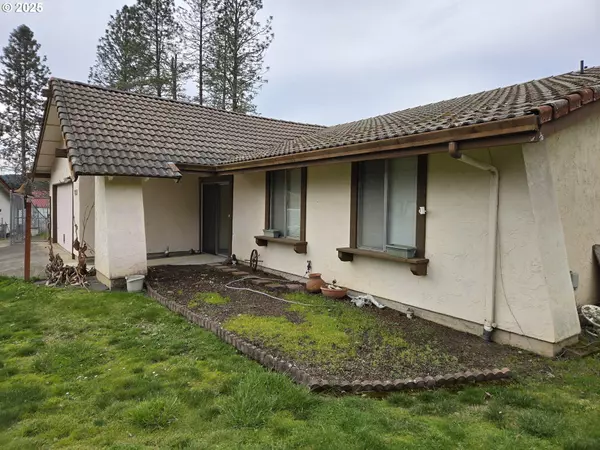 Sutherlin, OR 97479,1323 VANTAGE CT