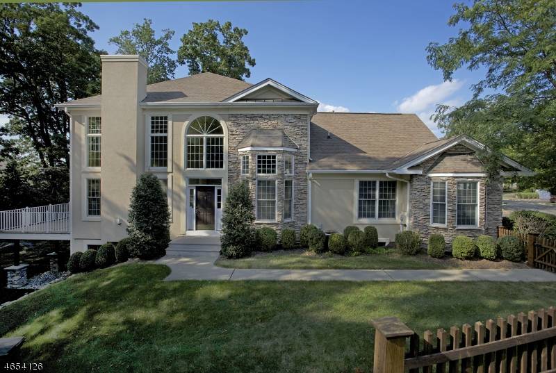 24 Young Ct, Chester Twp., NJ 07930