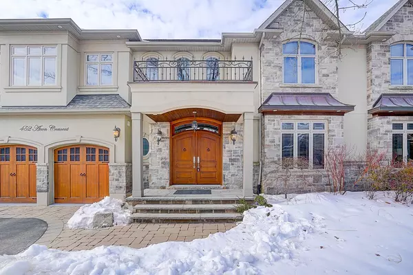 Oakville, ON L6J 2T3,452 Avon CRES