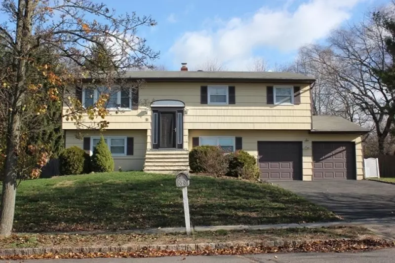 6 Wedgewood Ct, East Brunswick Twp., NJ 08816