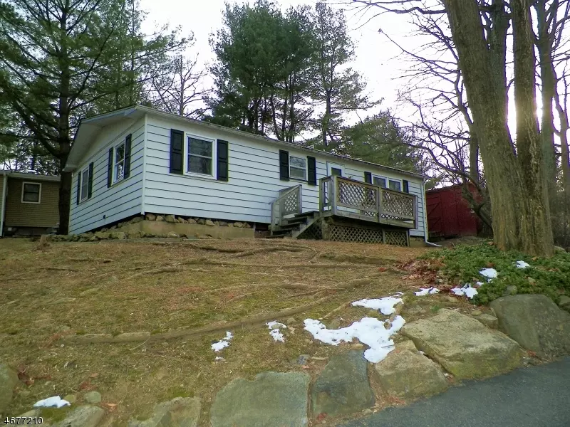 12 Overlook Dr, High Bridge Boro, NJ 08829