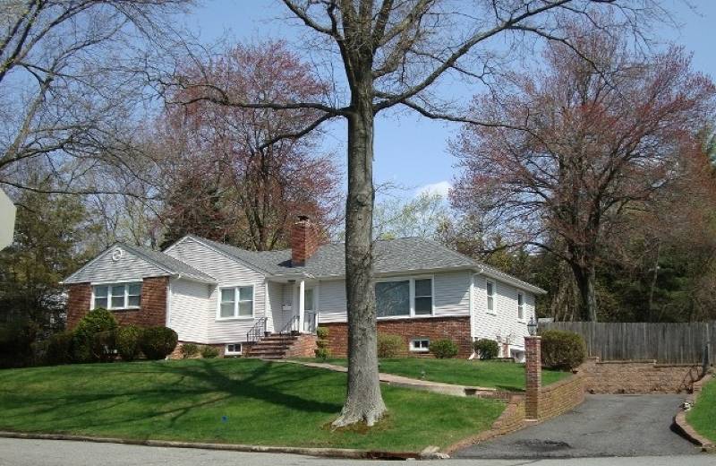 2 Wedgewood Dr, West Orange Twp., NJ 07052