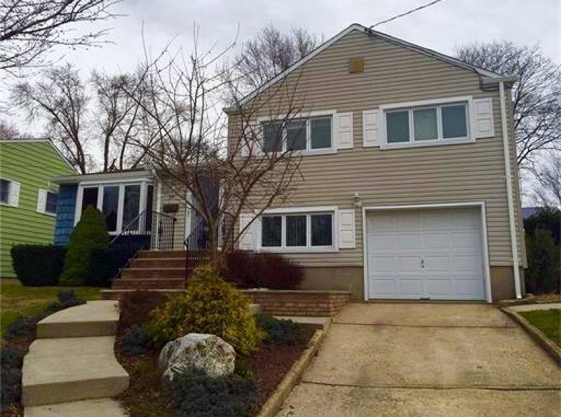 32 Campbell Dr, Sayreville Boro, NJ 08859