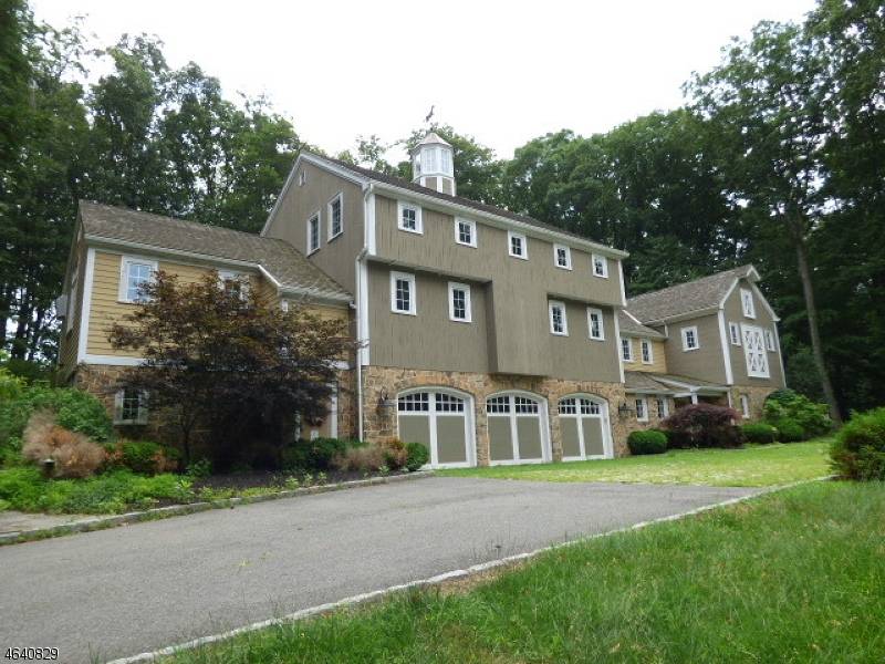 19 Red Oak Row, Chester Twp., NJ 07930