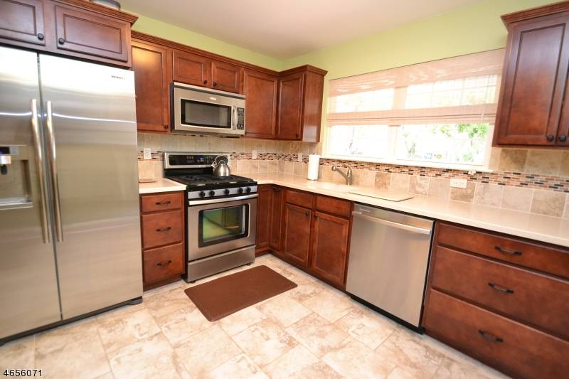 39 Hickory Way, Mount Arlington Boro, NJ 07856