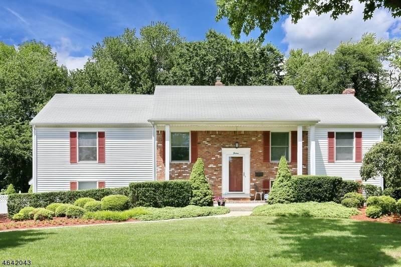 15 Pierce Dr, Paramus Boro, NJ 07652