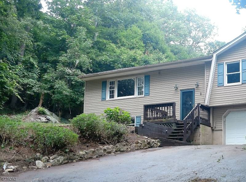 1 Chincopee Ave, Hopatcong Boro, NJ 07843