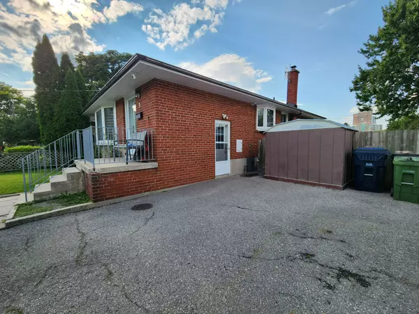 Toronto E09, ON M1P 4M5,5 Cora CRES #BSMT