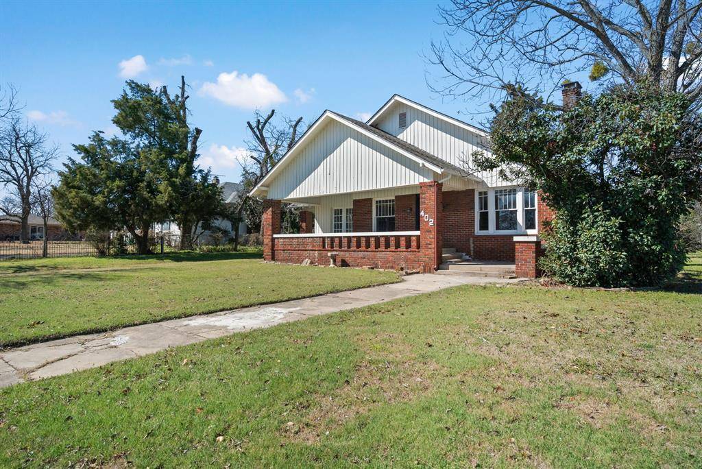 402 S Bowie Drive, Weatherford, TX 76086