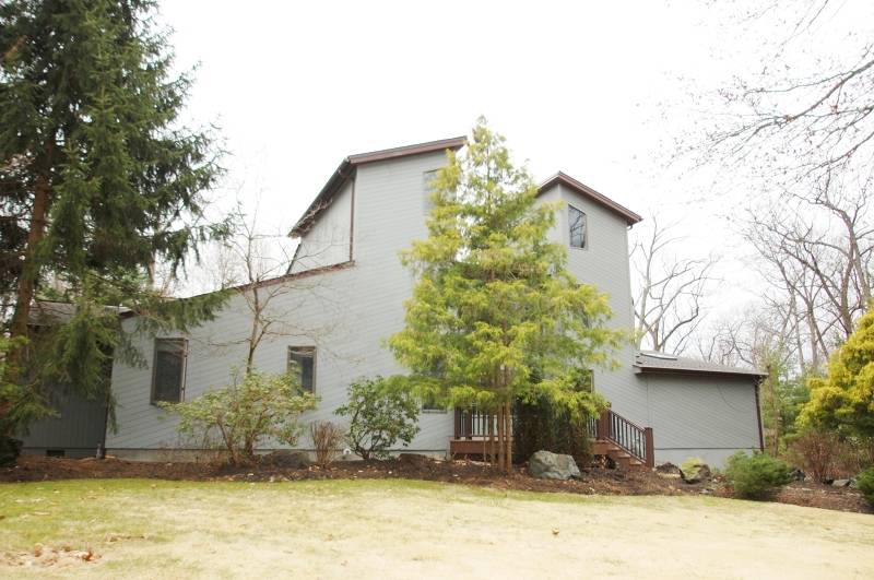 135 Stanie Glen Rd, Watchung Boro, NJ 07069