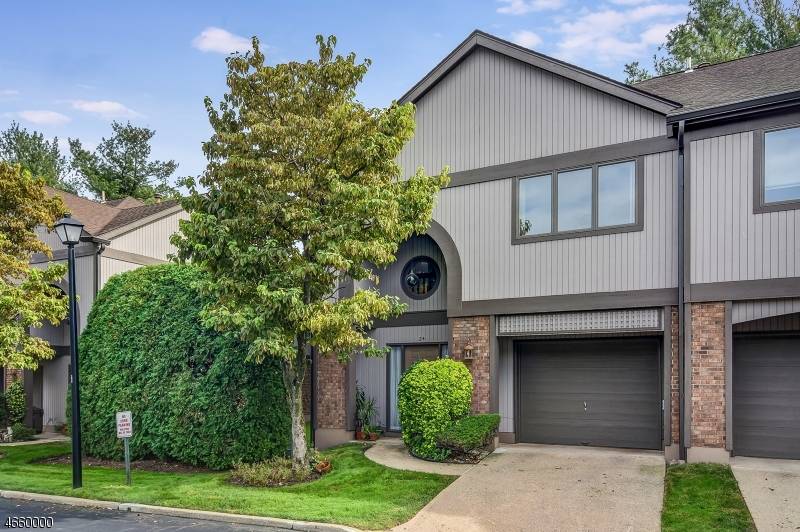 24 Maltese Dr, Fair Lawn Boro, NJ 07410