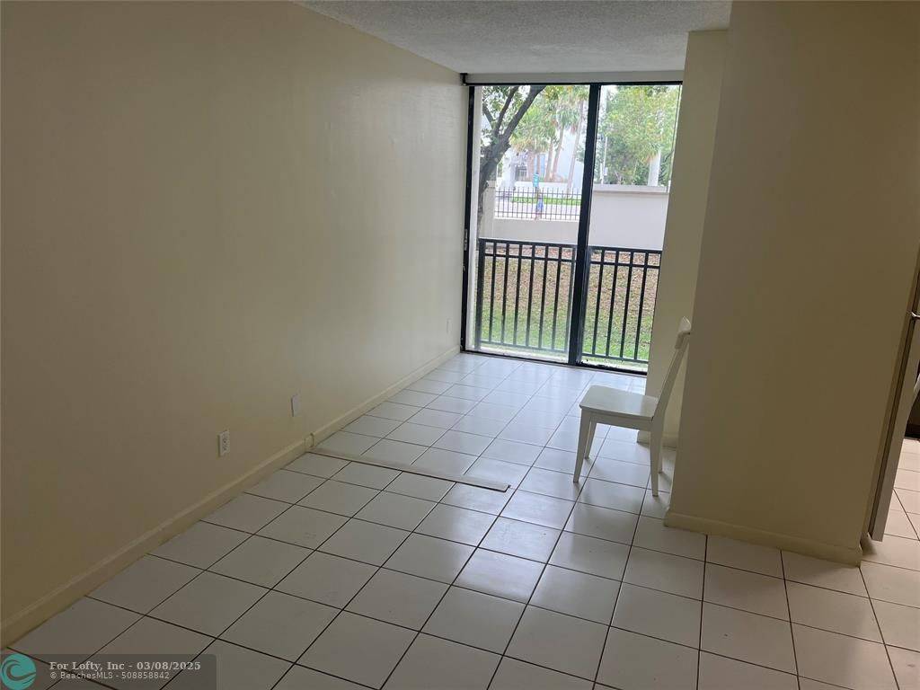 Sunny Isles Beach, FL 33160,16909 N BAY RD  #111