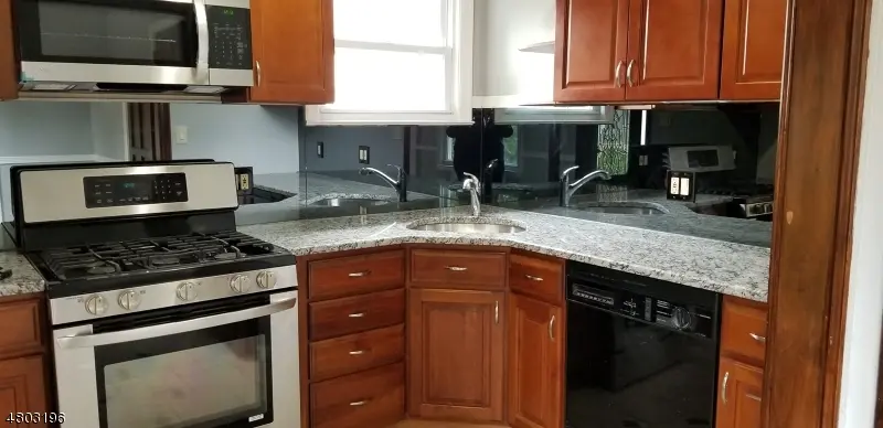 155 Clinton St, Woodbridge Twp., NJ 07095