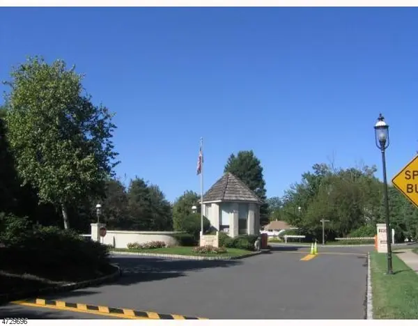 85 Gate House Ln, Edison Twp., NJ 08820