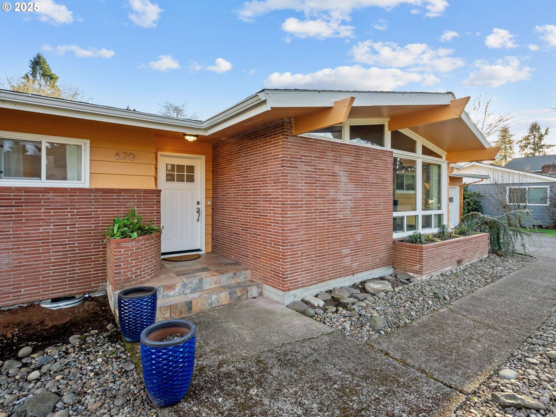 Keizer, OR 97303,670 SUNSET AVE