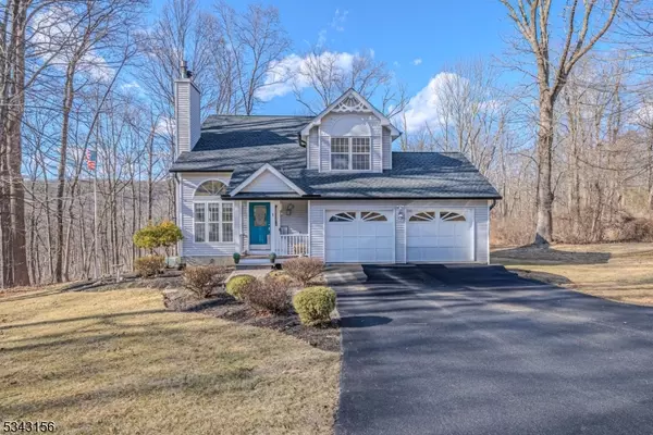 15 Maple Pl, Hopatcong Boro, NJ 07821