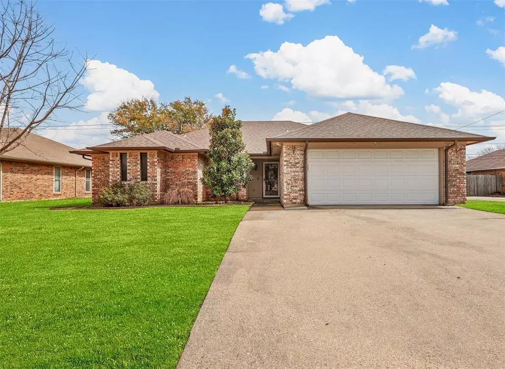 Burleson, TX 76028,832 Ridgeview Drive