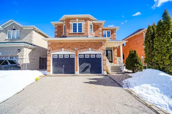 35 Ball CRES, Whitby, ON L1P 1W6