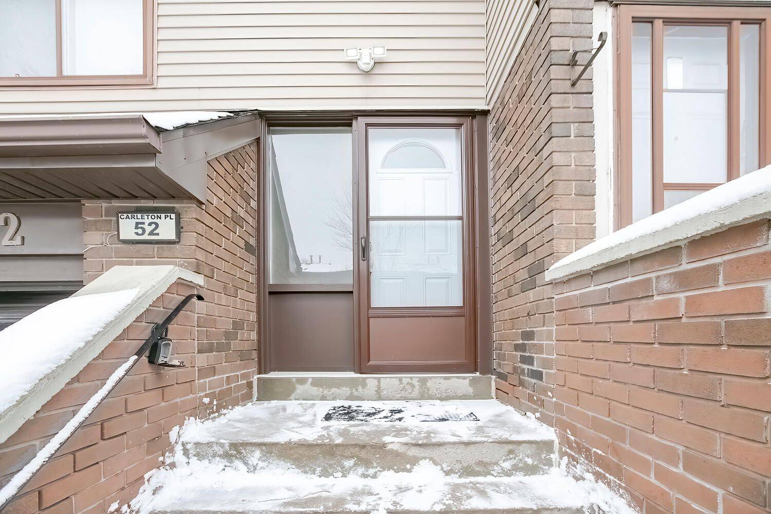 Brampton, ON L6T 3Z4,52 Carleton PL