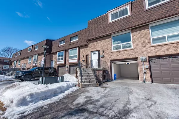 Oshawa, ON L1G 7C6,222 Pearson ST #26