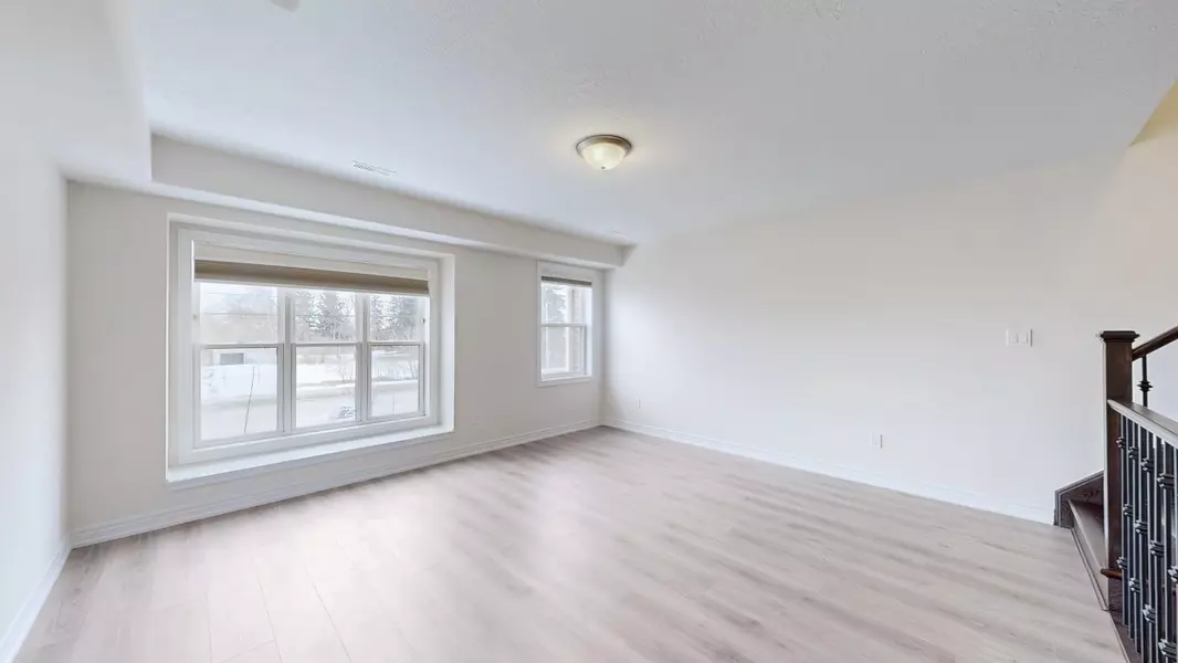 1 Leggott AVE #25, Barrie, ON L4M 0K7