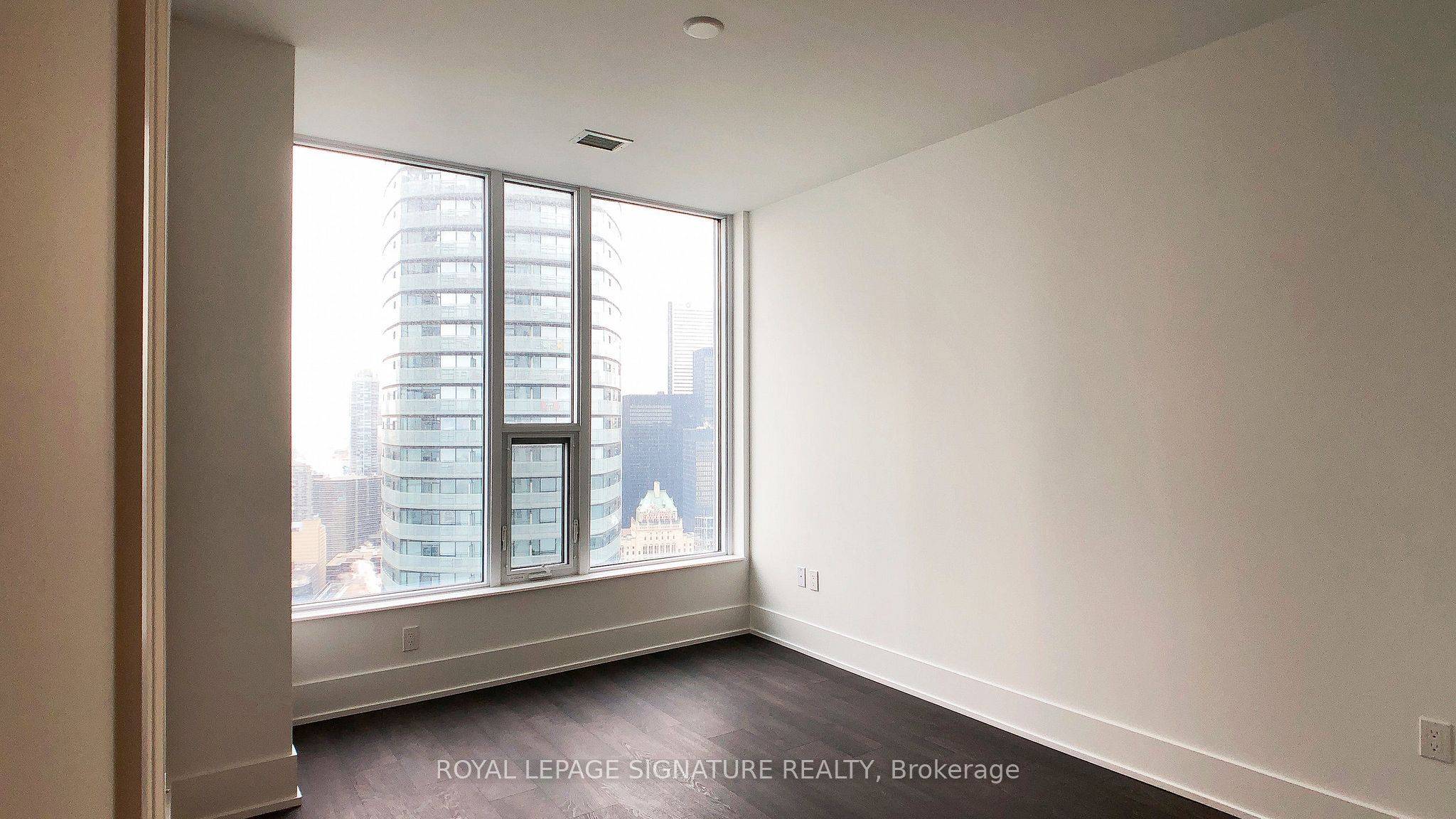 Toronto C01, ON M5J 2L9,10 York ST #5601