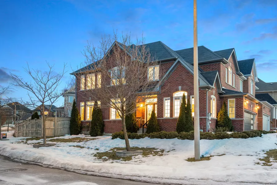 59 Santa Amato CRES, Vaughan, ON L4J 0E9