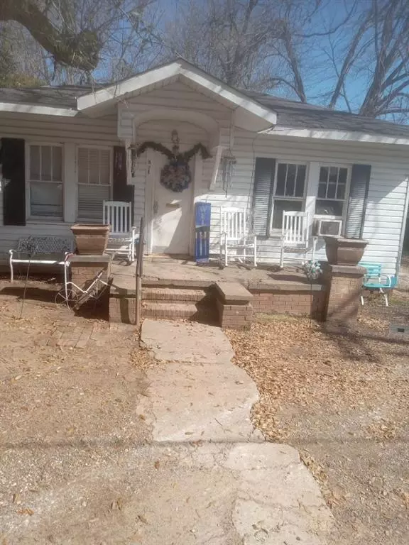 Vivian, LA 71082,321 E Arkansas Avenue