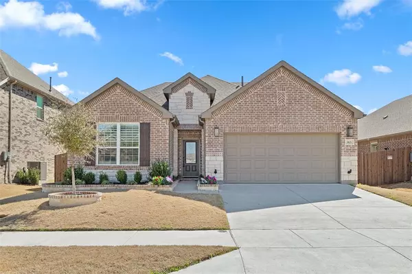 913 Pinnacle Breeze Drive, Fort Worth, TX 76052