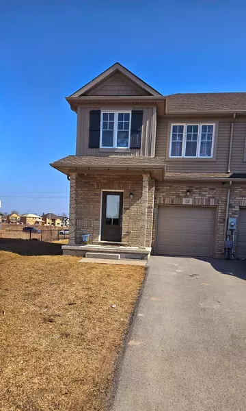 32 SUNFLOWER PL N, Welland, ON L3C 0H8