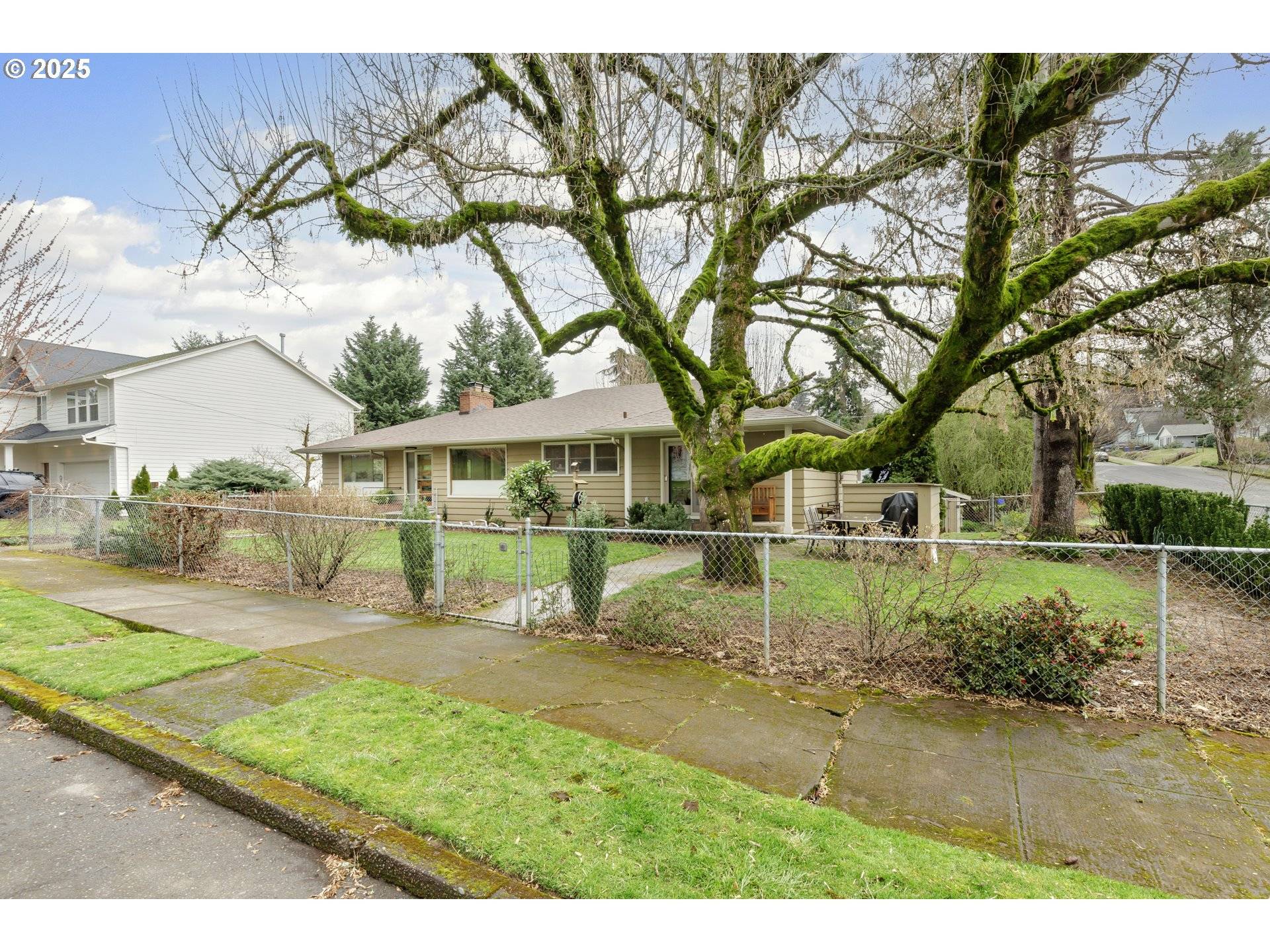 1608 JACKSON ST, Oregon City, OR 97045