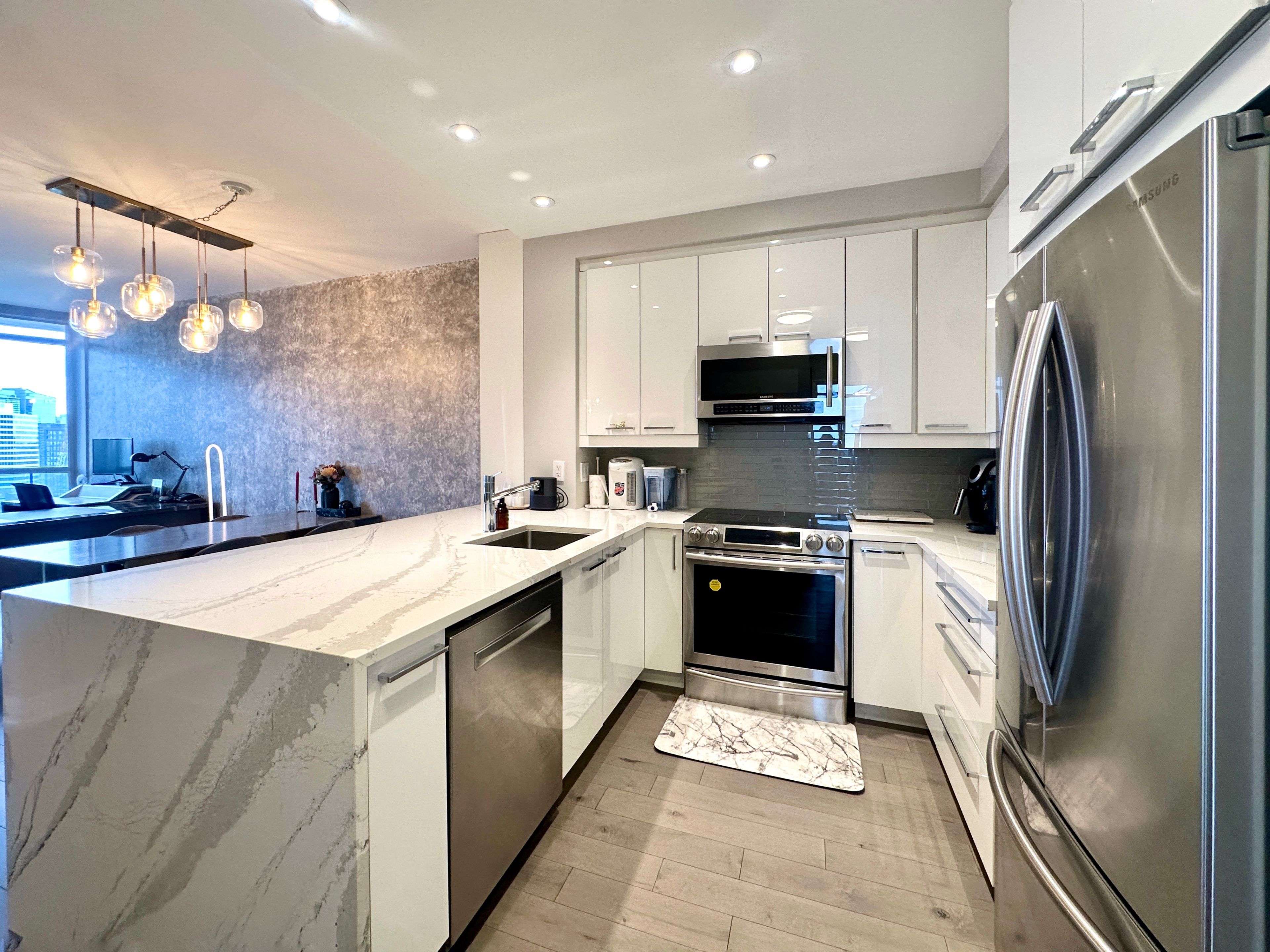 Toronto C08, ON M5B 1L4,25 Carlton ST #3101