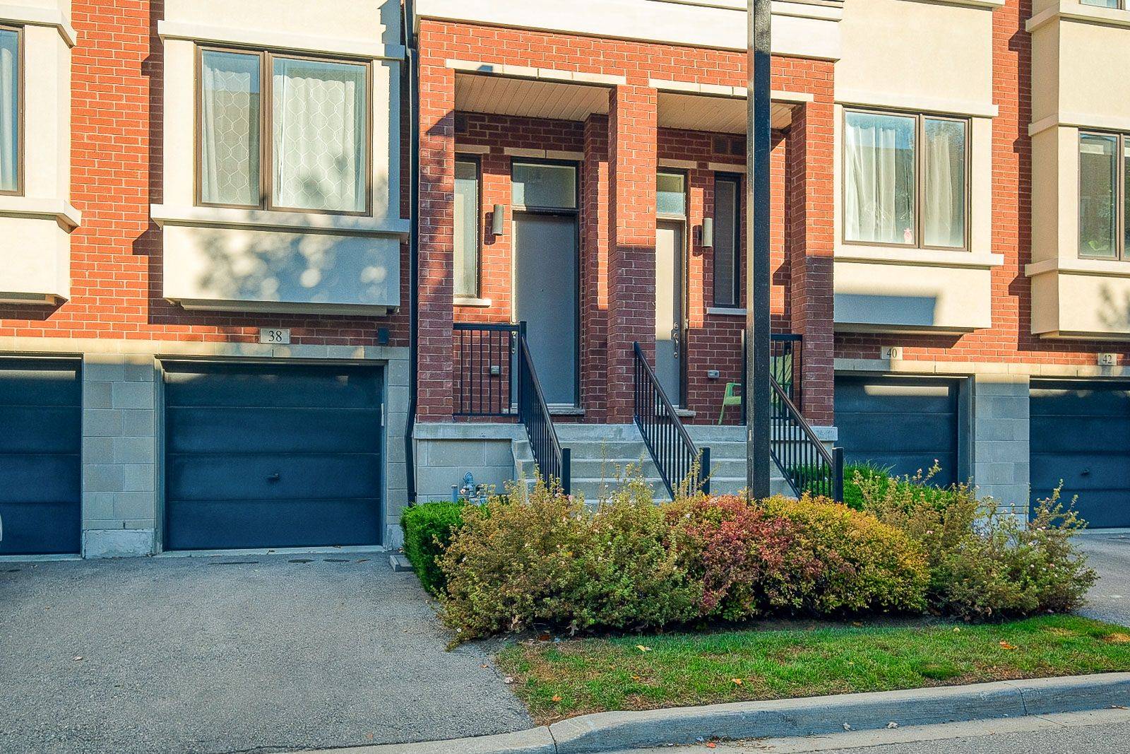Richmond Hill, ON L4C 0Z8,38 Lafferty LN