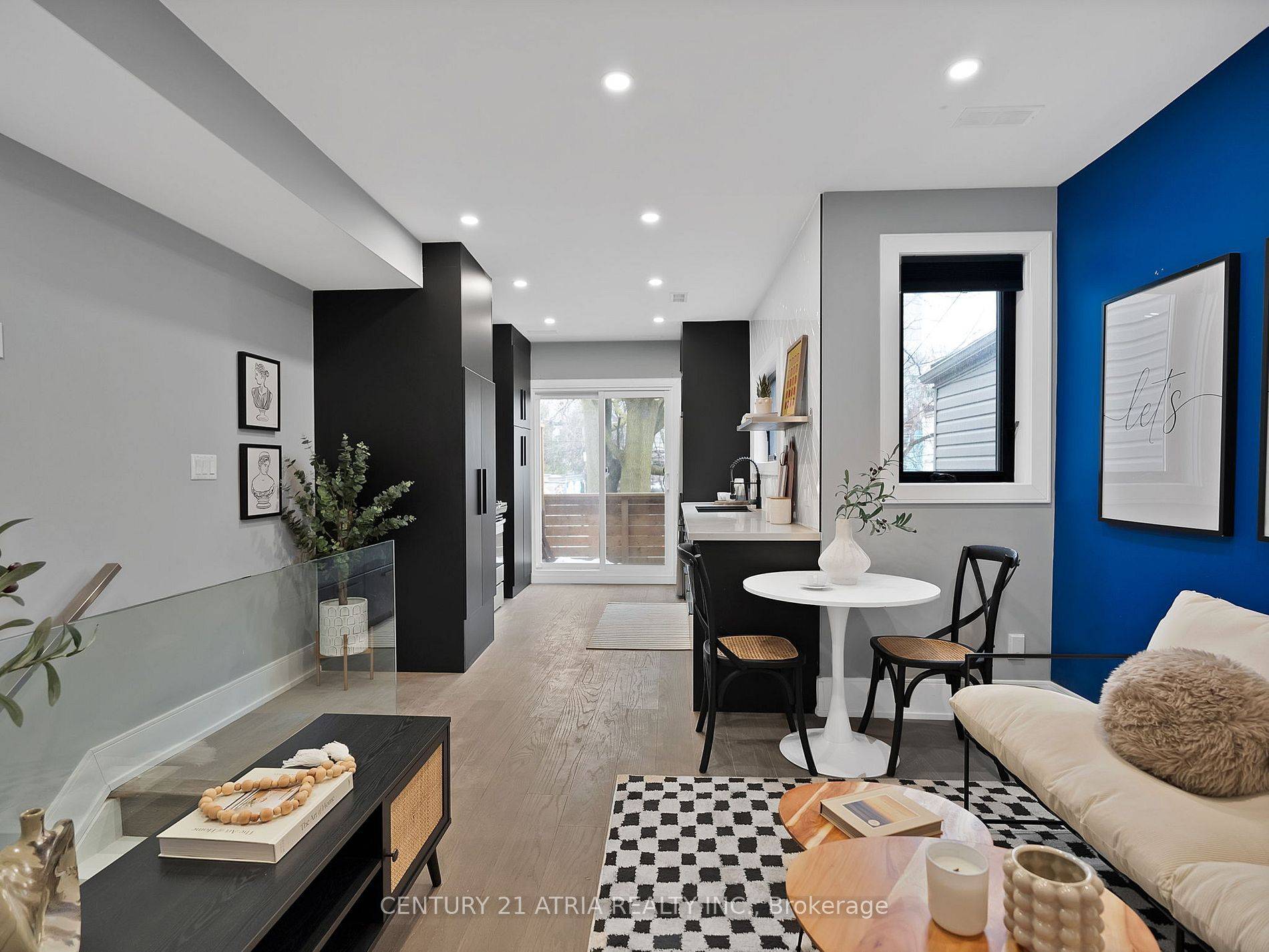 Toronto C01, ON M6J 1K8,15 Rebecca ST