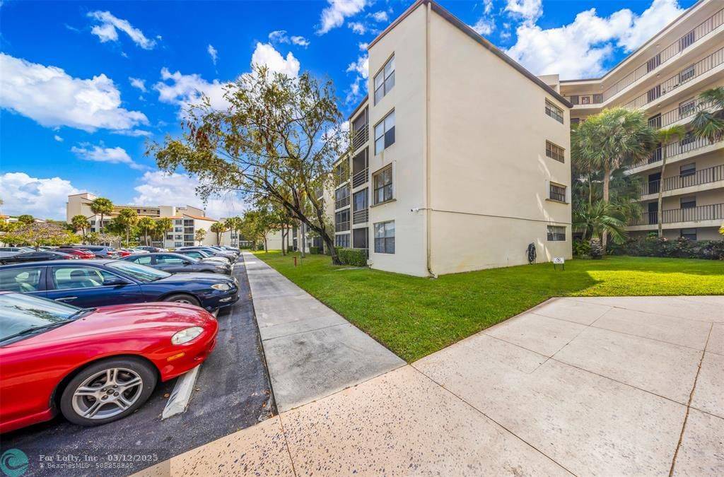 Pompano Beach, FL 33069,2312 S Cypress Bend Dr  #105