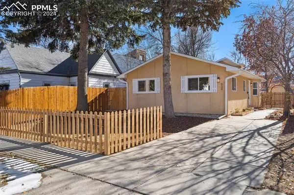 629 E Monument ST, Colorado Springs, CO 80903