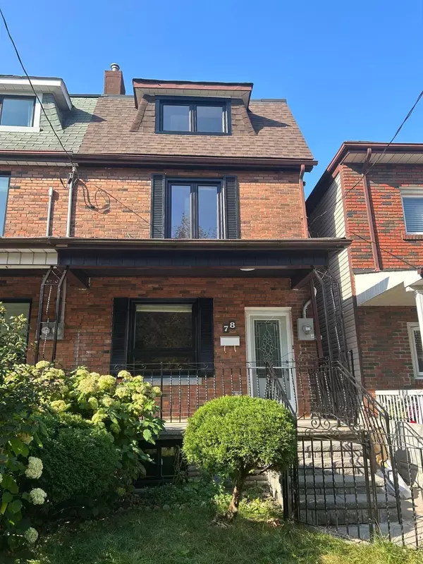 78 Givins ST E #1, Toronto C01, ON M6J 2X8