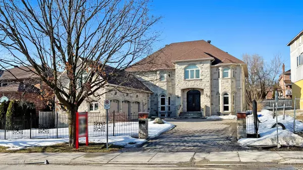 Richmond Hill, ON L4C 6M1,128 Garden AVE