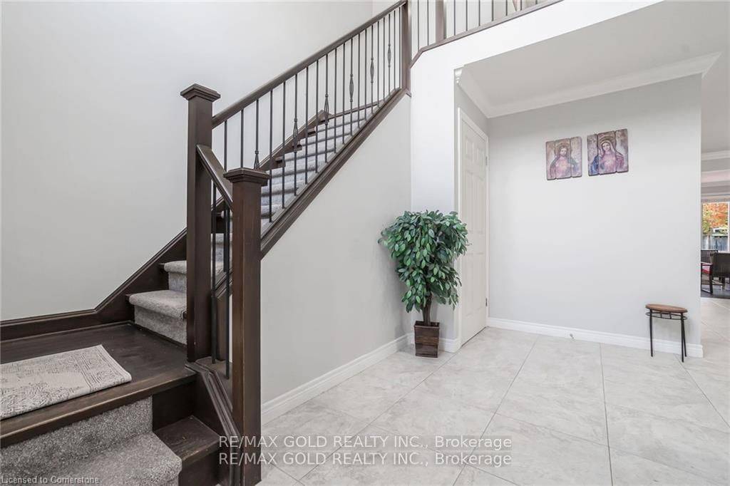 London, ON N6G 0J1,712 BLACKACRES BLVD