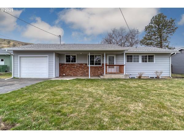 406 PARKVIEW ST, Milton Freewater, OR 97862