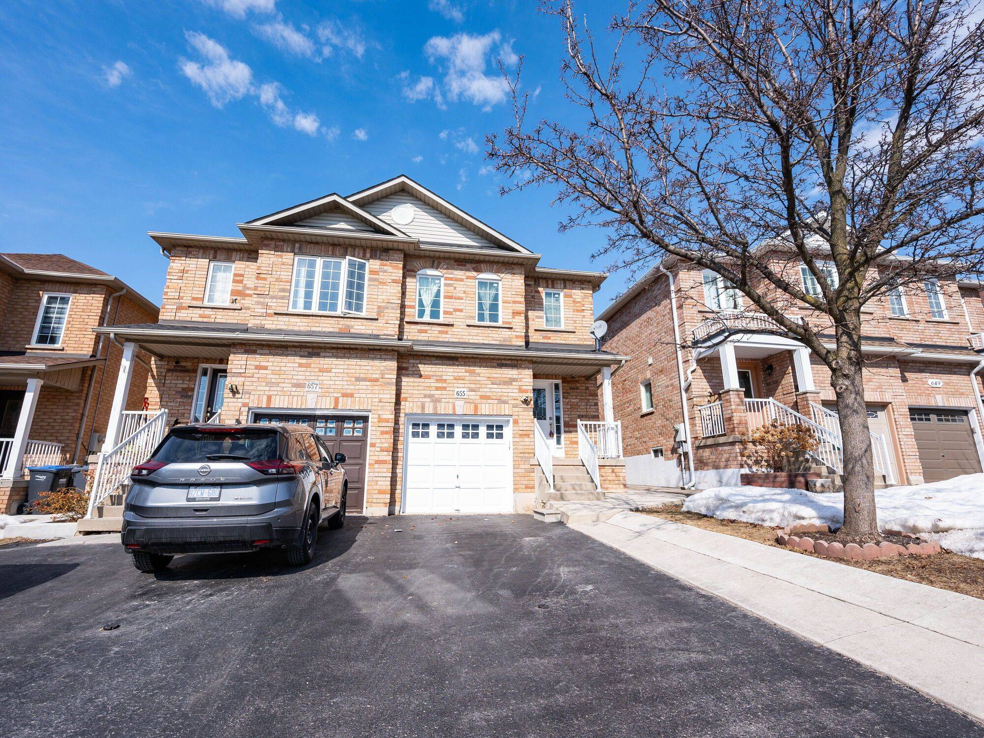 Mississauga, ON L5W 1H1,655 Madame ST