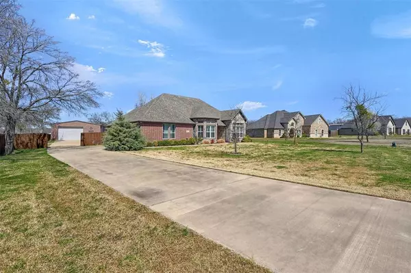 202 Chrissa Drive, Pottsboro, TX 75076