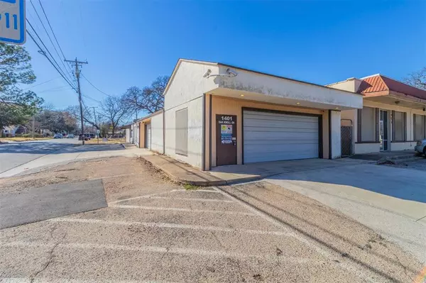 1401 Oak Knoll Drive, Haltom City, TX 76117