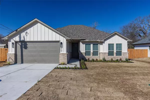 907 Crestway Drive, West Tawakoni, TX 75474