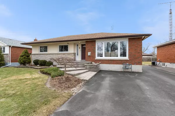 5 Woodcroft CRES, Welland, ON L3C 2H6