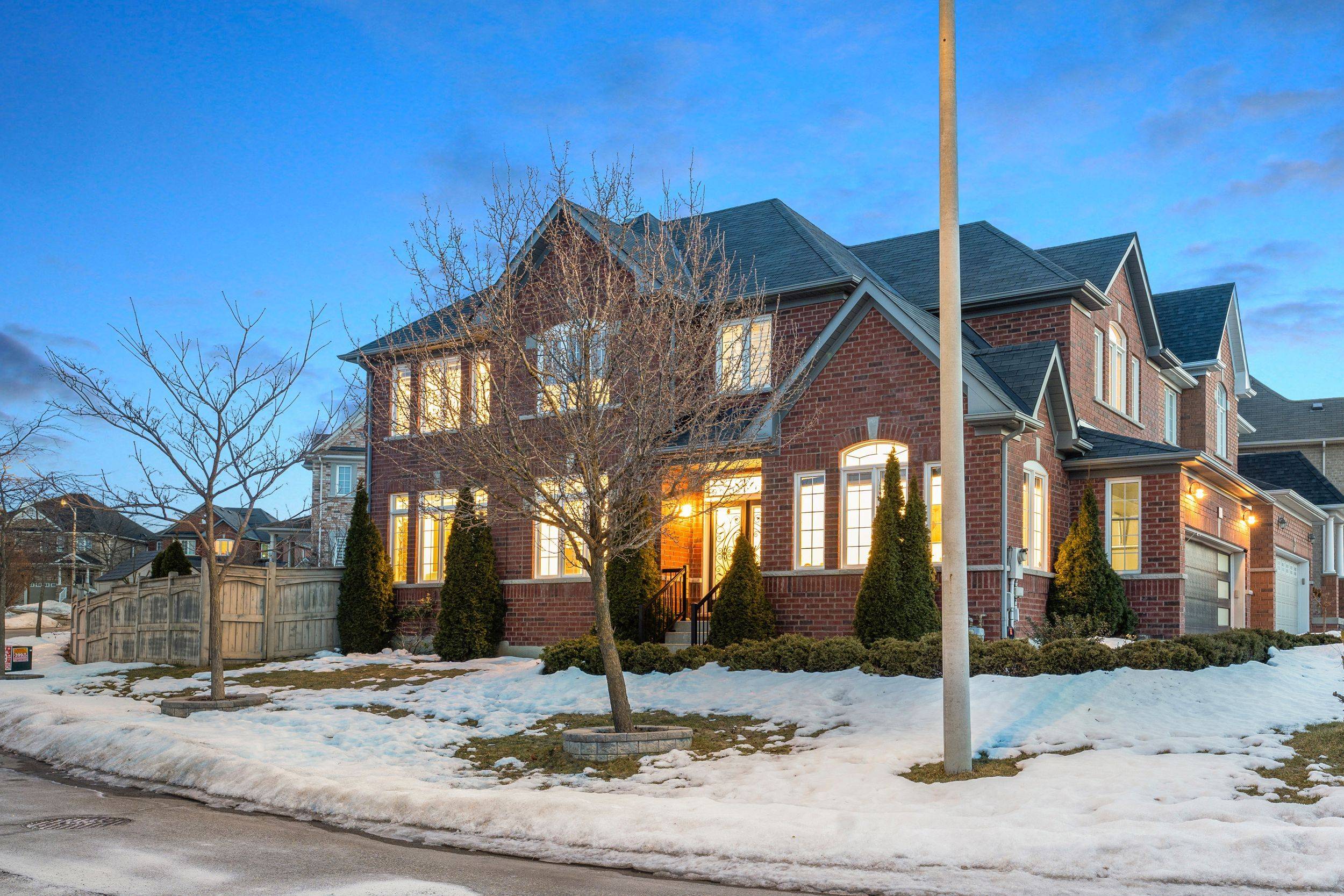 59 Santa Amato CRES,  Vaughan,  ON L4J 0E9