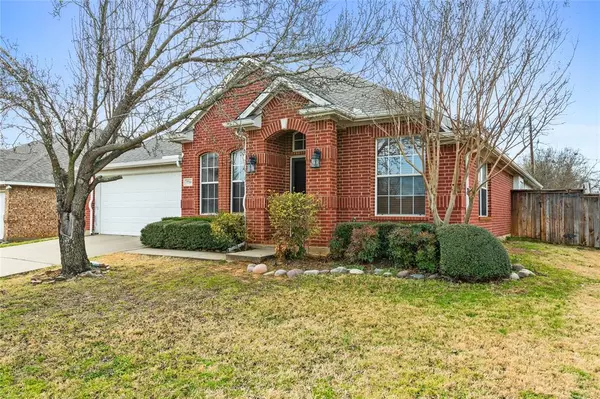 7710 Fox Chase Drive, Arlington, TX 76001