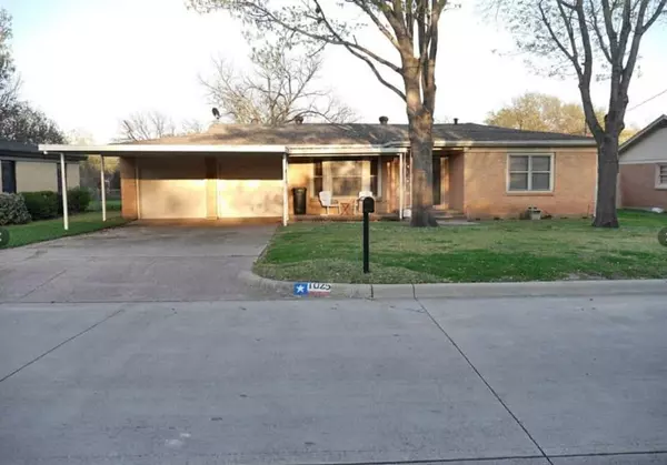 1025 Warden Street, Benbrook, TX 76126