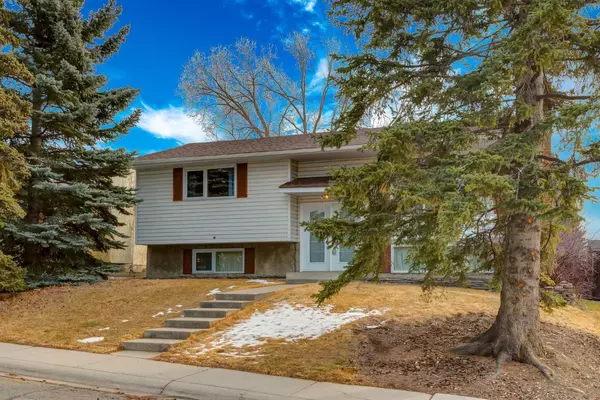 112 Silver Brook DR Northwest, Calgary, AB T3B 3H5