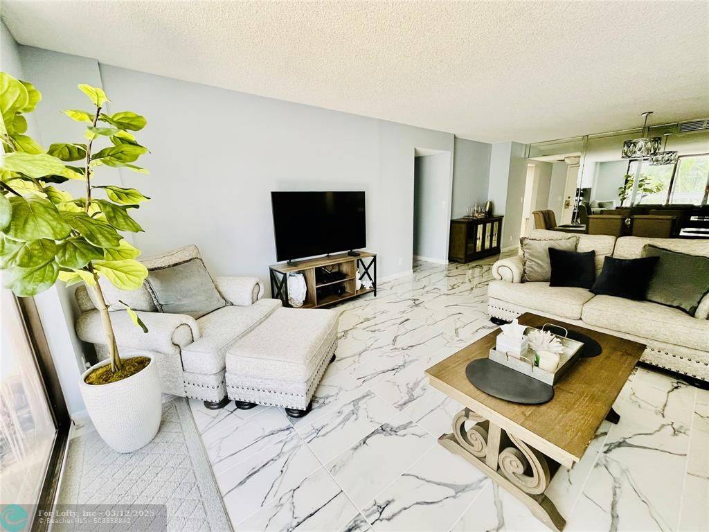 Hallandale Beach, FL 33009,2500 Parkview Dr  #619